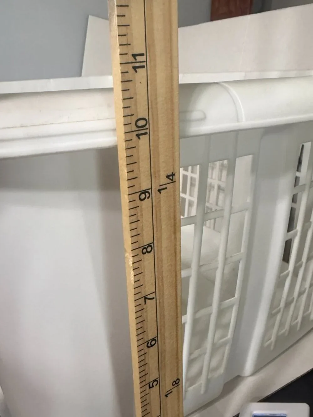 Vtg 1996 Rubbermaid White Rugged Heavy-Duty Retro Laundry Basket 2854 Retro Y2K